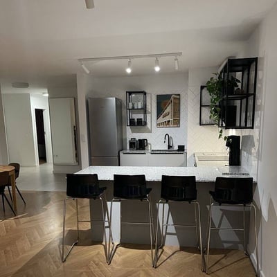 Miete einer modernen Wohnung mit 3 Schlafzimmern, 107 m², Blick auf die Weichsel, Zabłocie, Krakau, Polen
